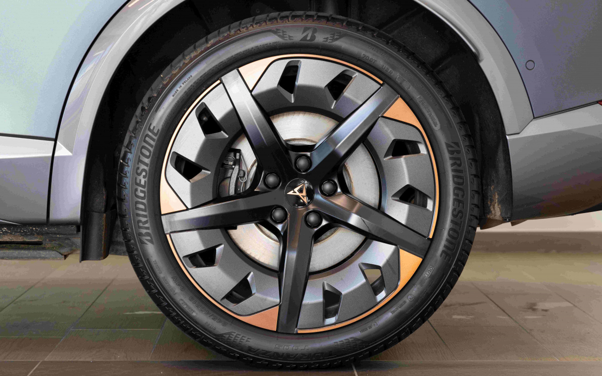 CUPRA 04 compressed